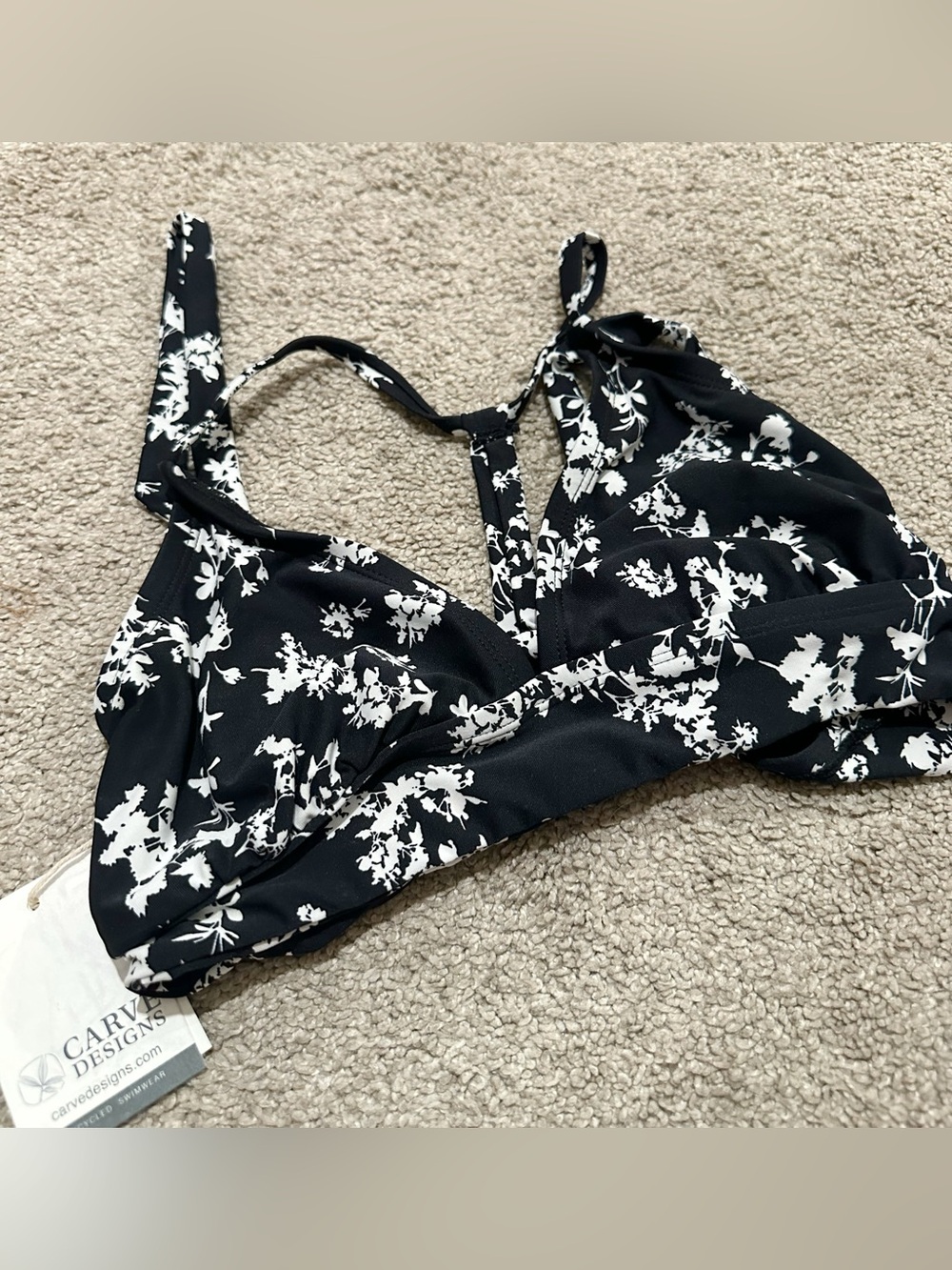 NWT Carve Designs Dahlia Swim Bikini Top in Hillside Floral Size Small D/DD $58